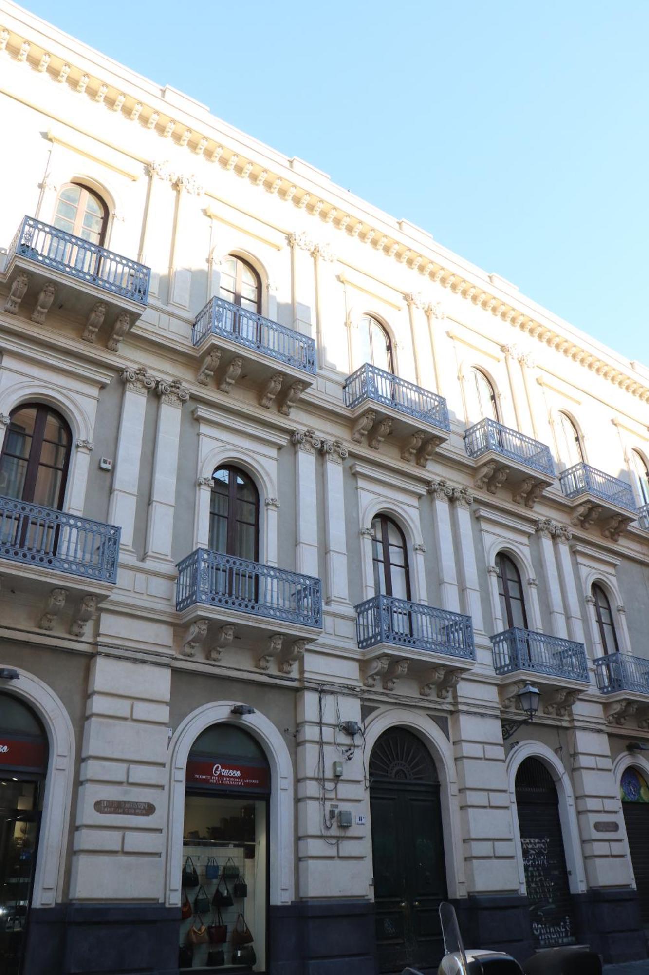 Domus Iole Appartamento Nel Centro Storico CTA Exterior foto